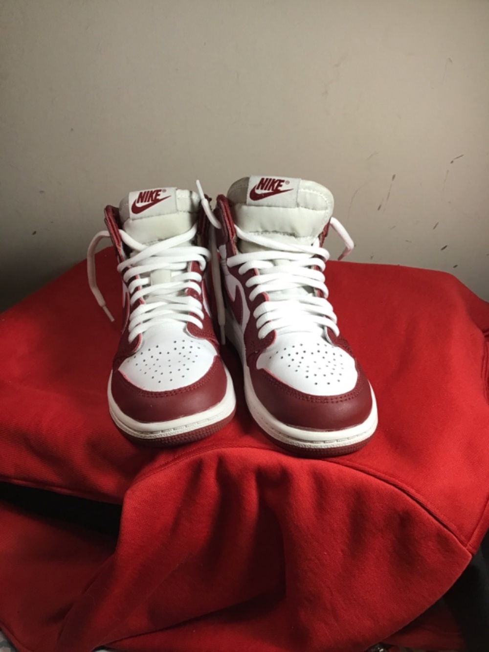 😎❤️Jordan’s 1 Retro High OG, Artisanal Team Red (GS), size 13C, good condition - Picture 2 of 7